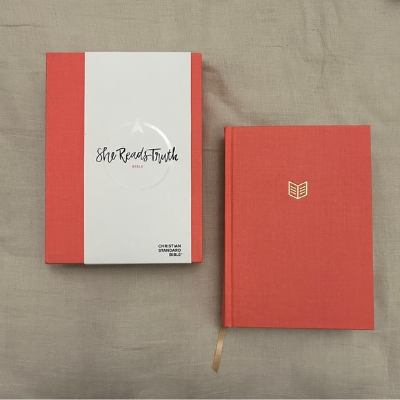 CSB She Reads Truth Bible, Poppy Linen, Black Letter, Full-Color Design - Picture 4 of 14